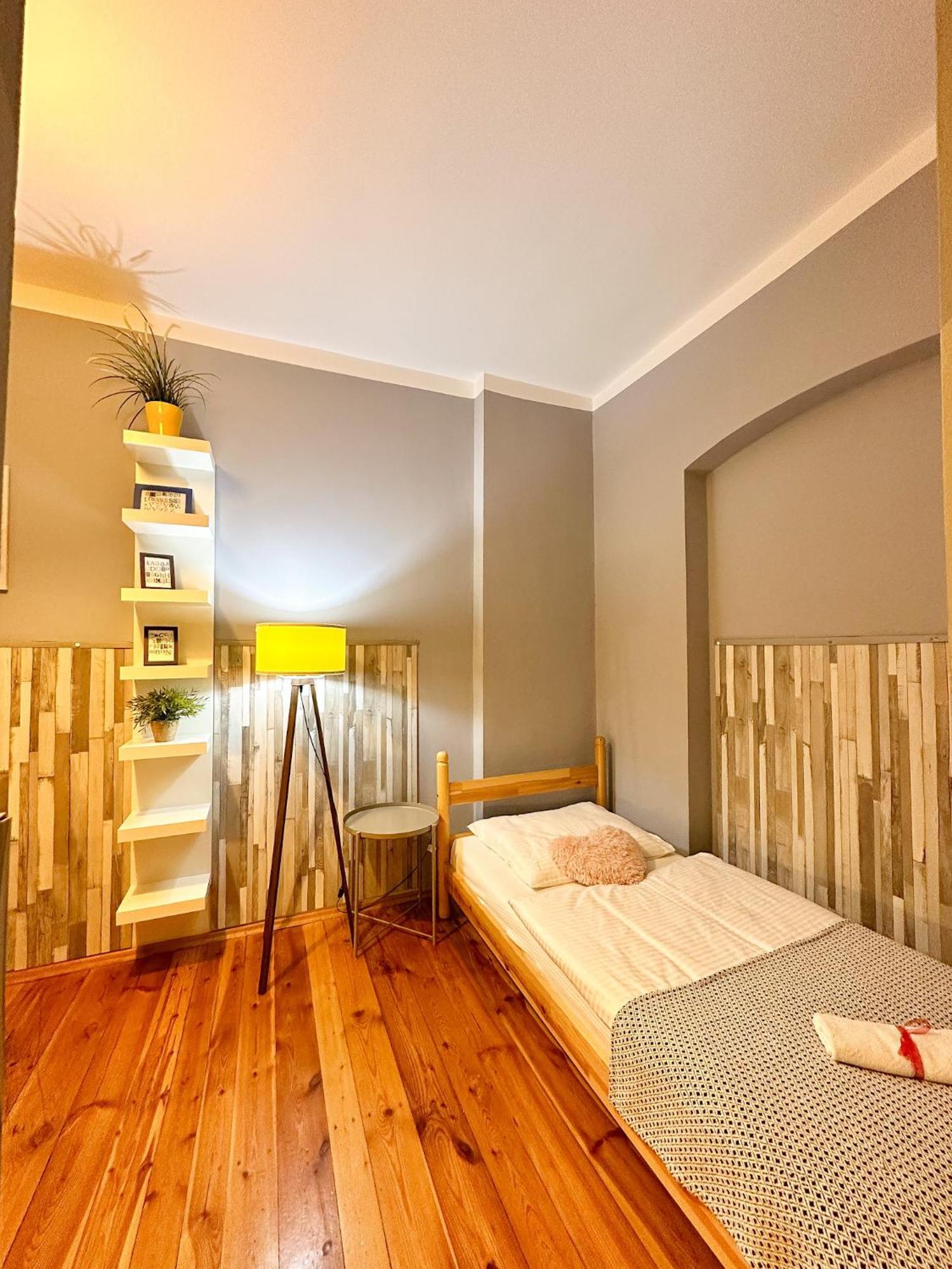 Explorer Hostel & Apartment Stare Miasto Old Town 24H Poznan Ngoại thất bức ảnh